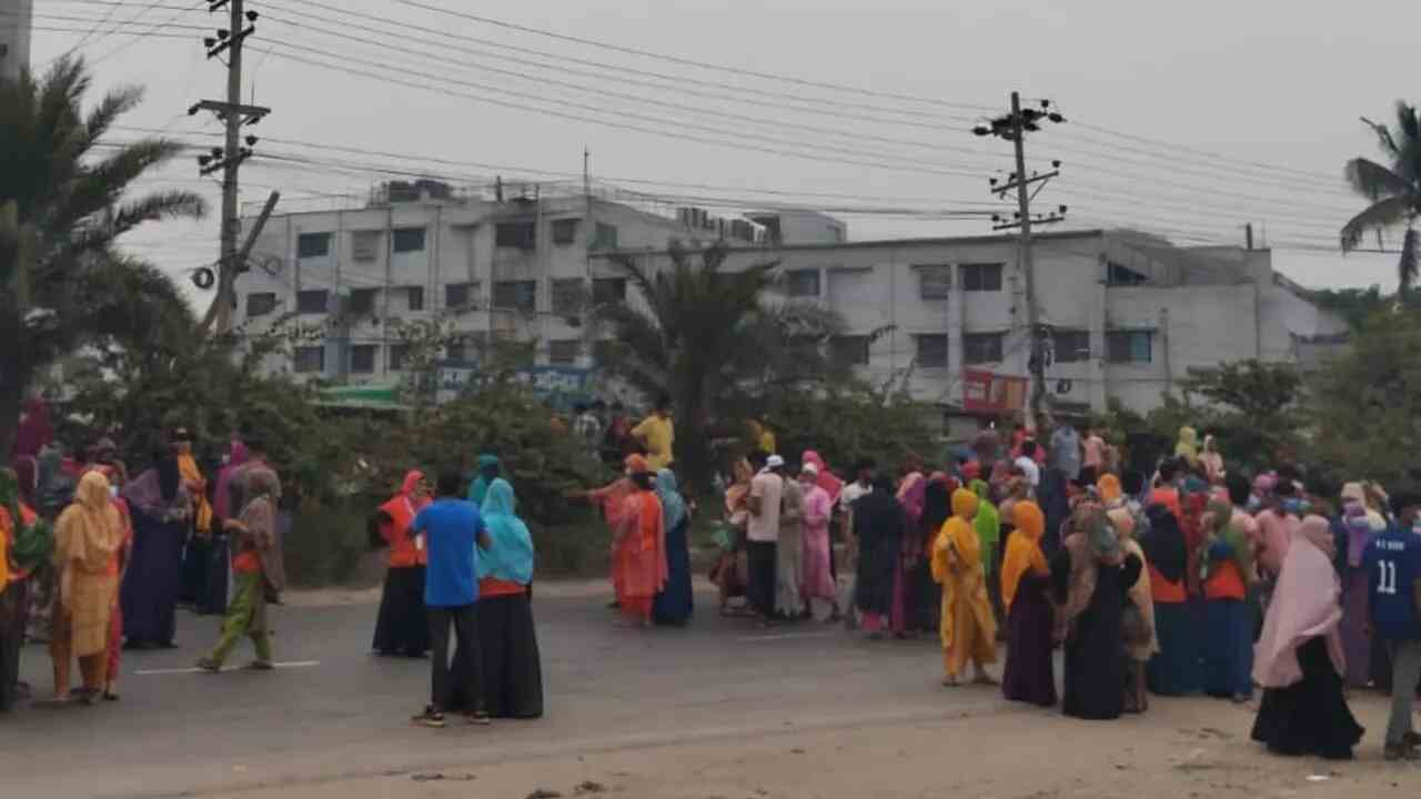 আশুলিয়ায় আবারও শ্রমিক অসন্তোষ, নবীনগর-চন্দ্রা মহাসড়ক অবরোধ